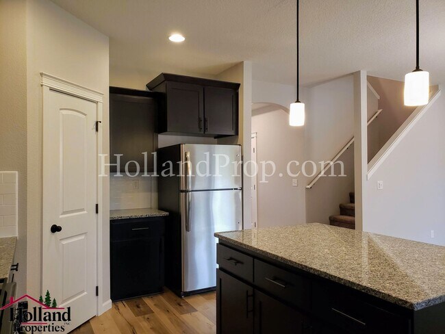 Building Photo - Spacious & Stylish 4-Bedroom Home with Mod...