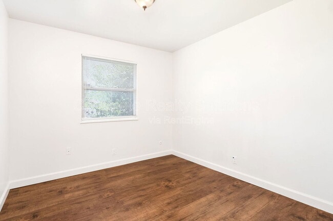 Building Photo - 16 Adeline Ct