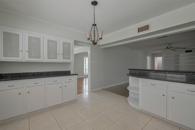Building Photo - 4115 Mischire Dr