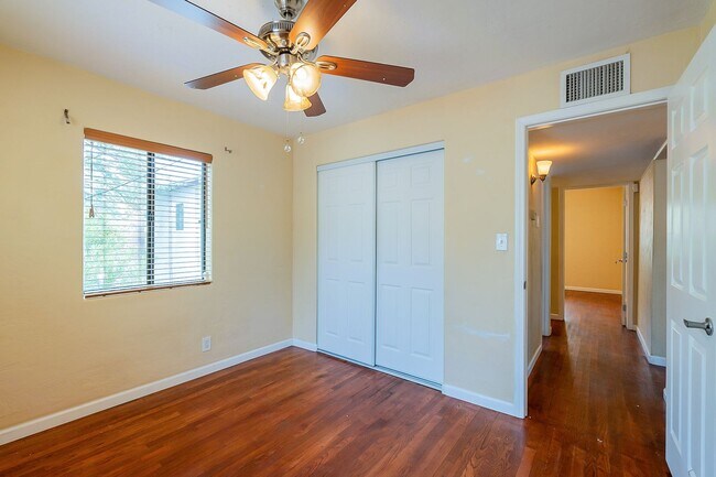 Building Photo - 2333 E Drachman St