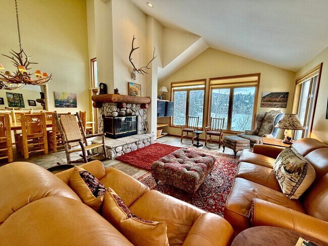 Building Photo - Snowcreek V – Stunning 4 Bed, 3 Bath Corner Unit