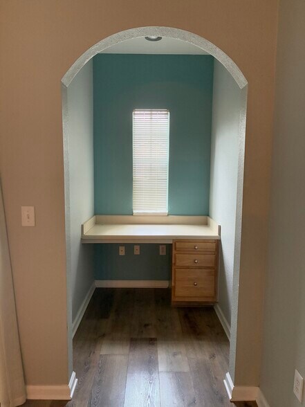 Building Photo - 10075 Gate Pky N