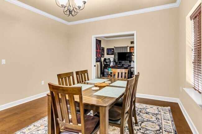 Building Photo - 5 Bedrooms in Crestview!!