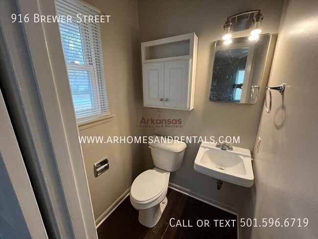 Building Photo - 916 Brewer St