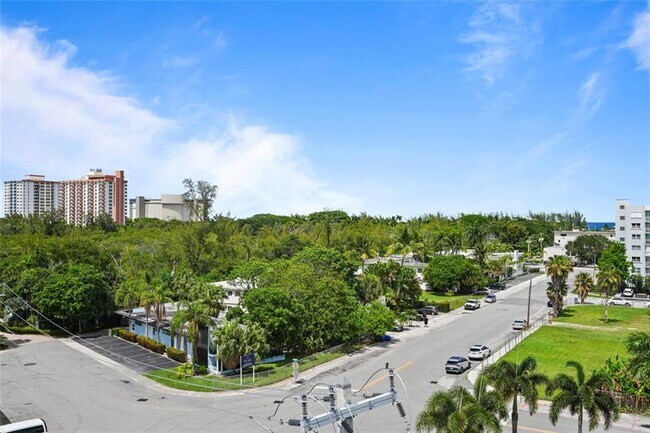 Building Photo - 715 Bayshore Dr