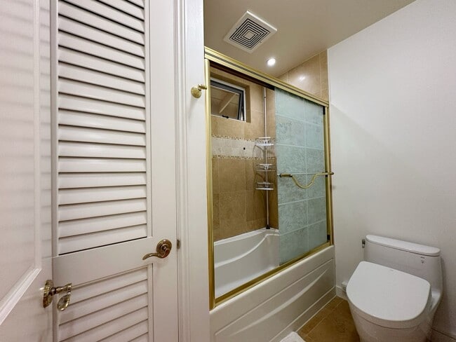 Building Photo - 2-Bedroom Executive Duplex in Serene Manoa...