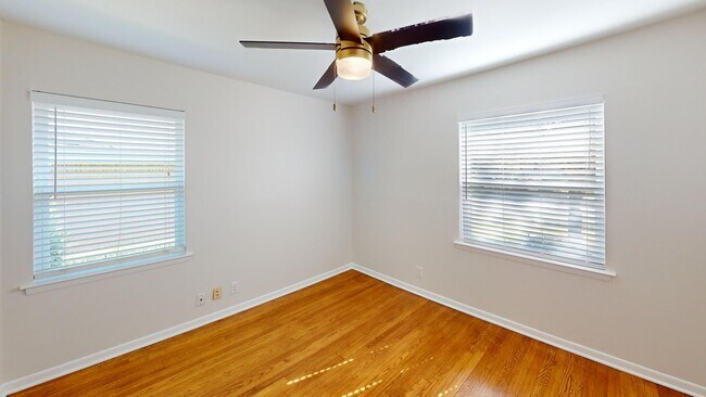 Building Photo - Updated 3 bed 2 bath with outdoor living area in Richardson!