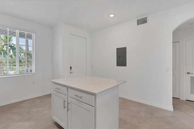 Building Photo - 12180 Wellen Golf St