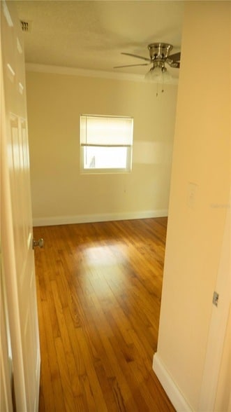 Building Photo - 2116 Henderson Dr