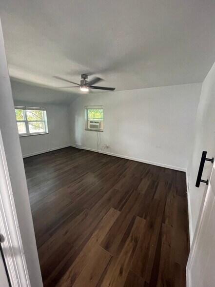 Living Room - 228 Ridgewood Ave