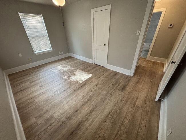 Building Photo - 505 Fort Clark Dr
