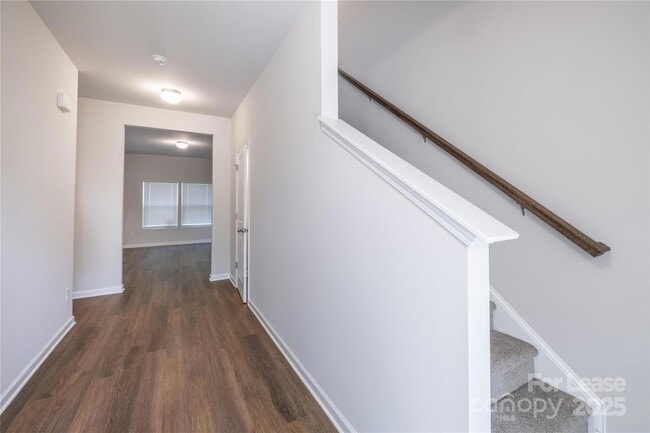 Building Photo - 204 S Bell Ave
