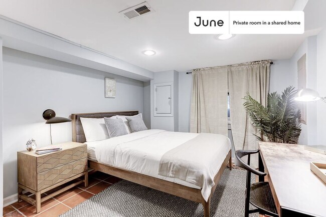 Building Photo - 1329 E St NE