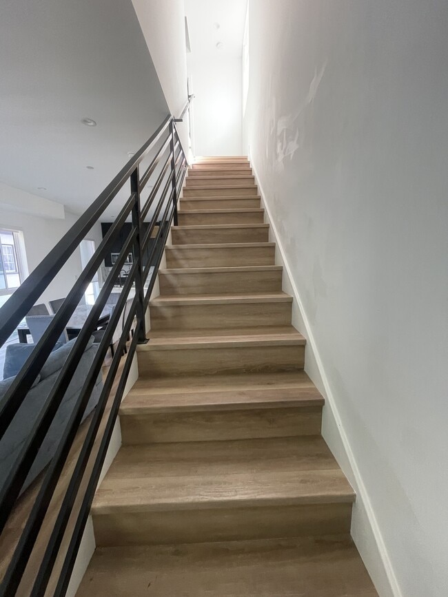 Building Photo - 8662 Cadillac Ave