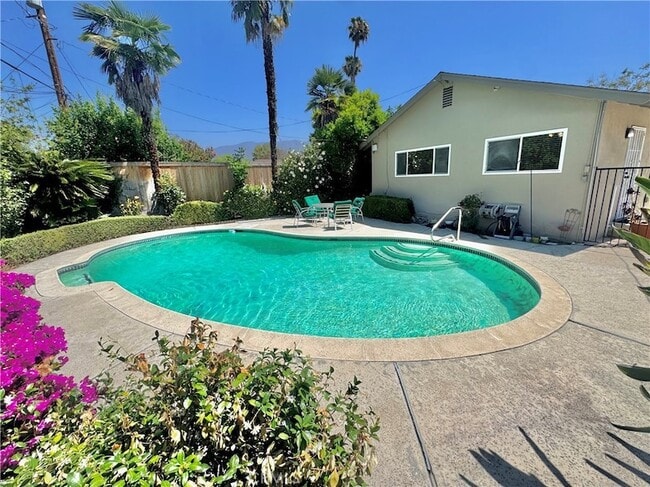 Building Photo - 509 California Dr