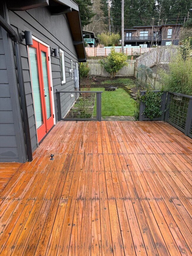 Building Photo - Rare Find with Main House and Fully Equipped ADU!