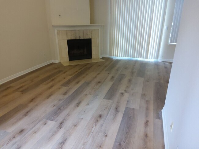 Building Photo - Remodeled 2-Bed, 2-Bath Condo with Garage ...