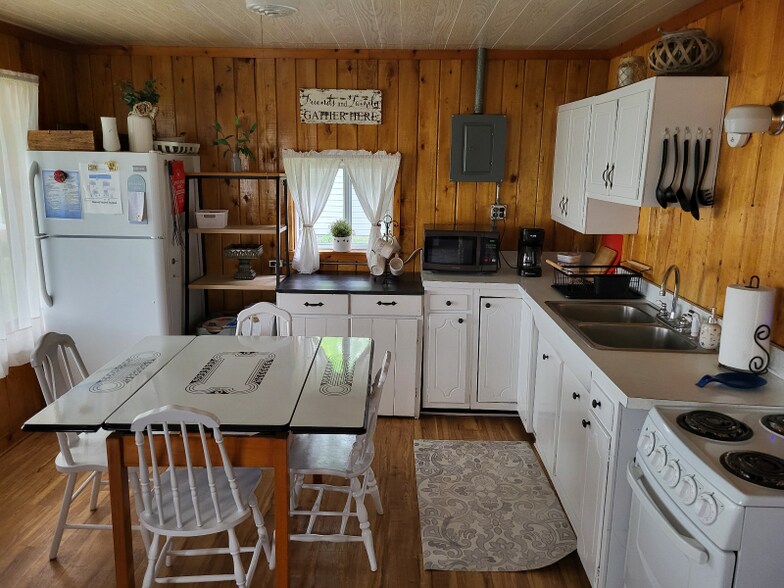 Building Photo - 293 Sumac Ln