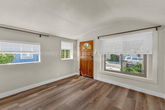 Building Photo - 227 18th St