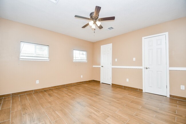 Building Photo - 11706 Spring Grove Dr