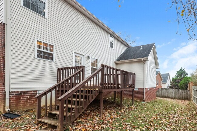 Building Photo - 1807 Meadowglen Cir