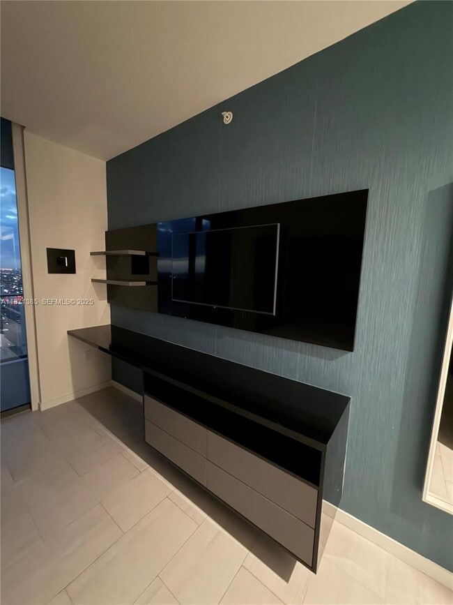 Building Photo - 1000 Brickell Plaza