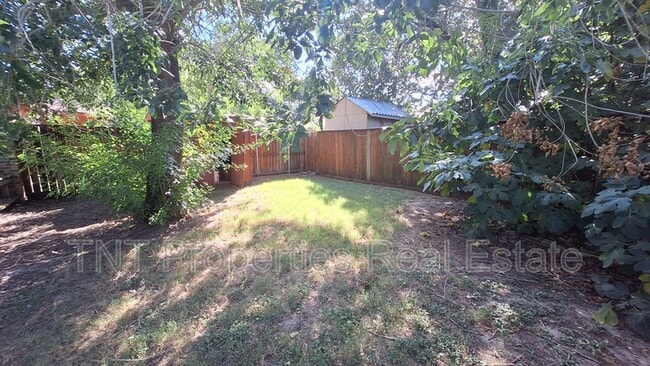 Building Photo - 608 San Saba Ct