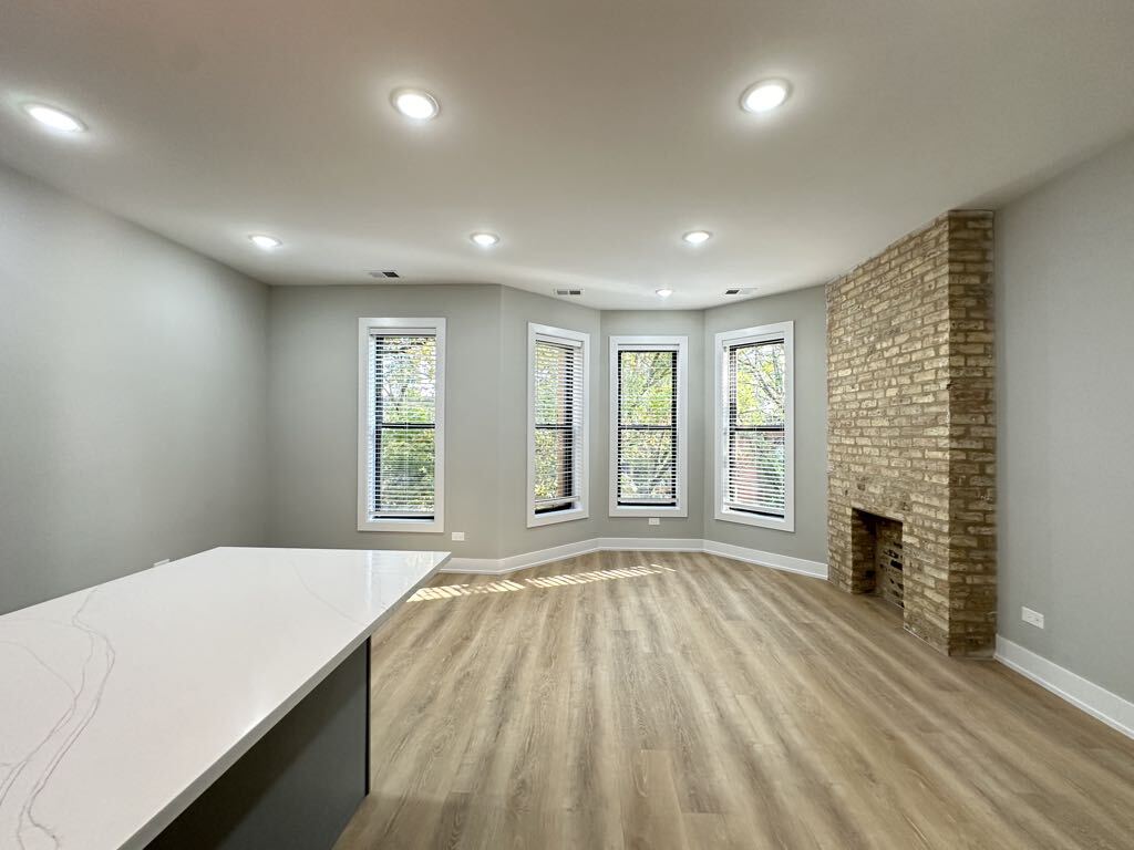 Building Photo - 443 W Belden Ave