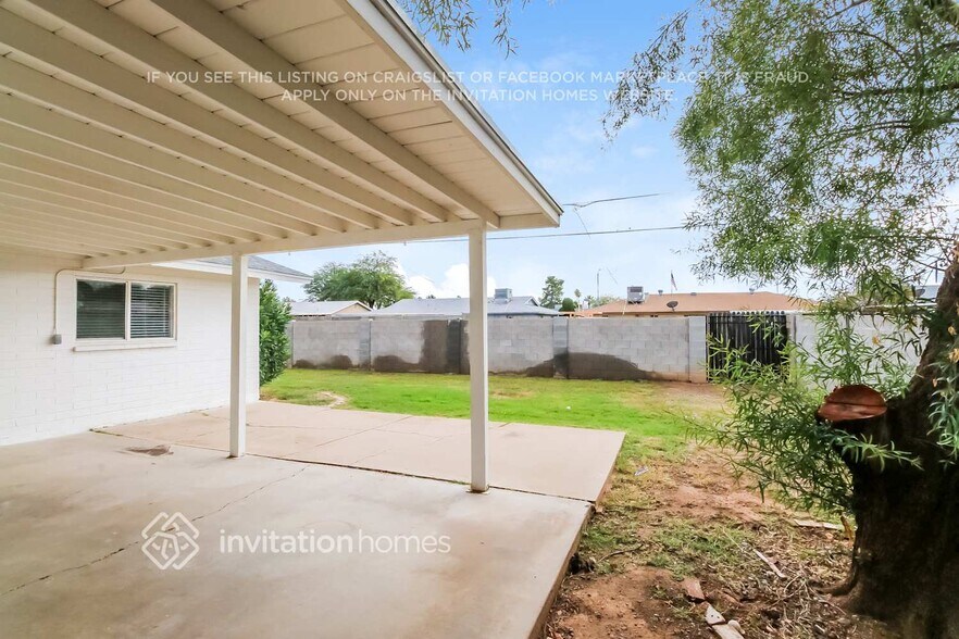 Building Photo - 743 W Ivanhoe St