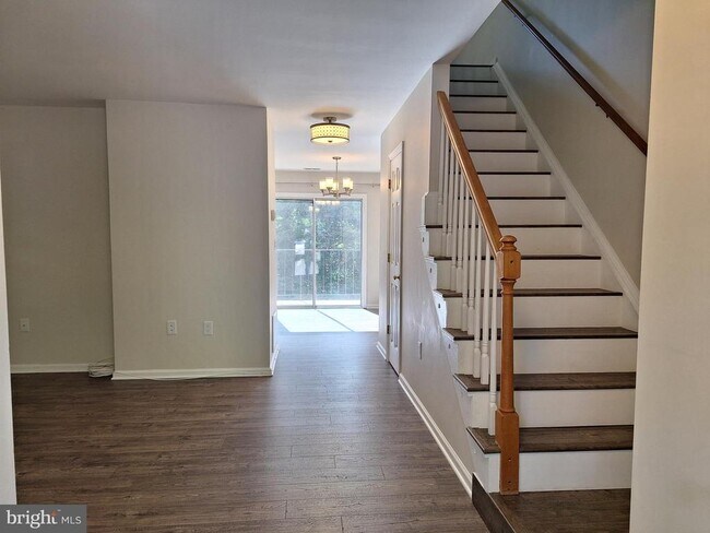 Building Photo - 21 Stonewall Ct