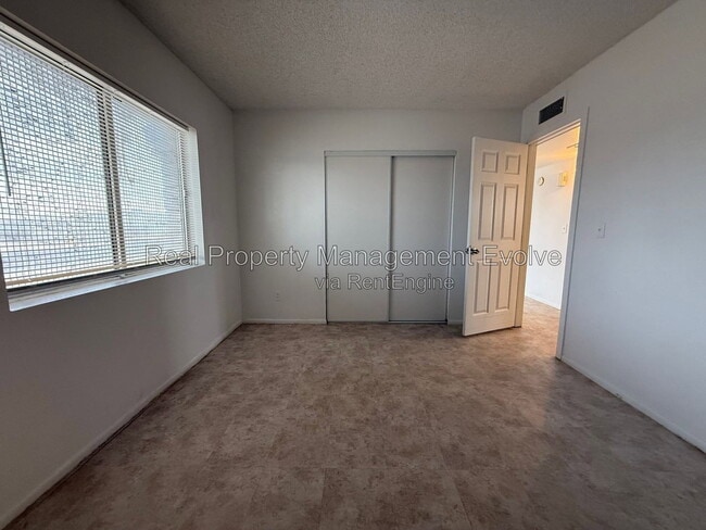 Building Photo - 9248 W Mescal St
