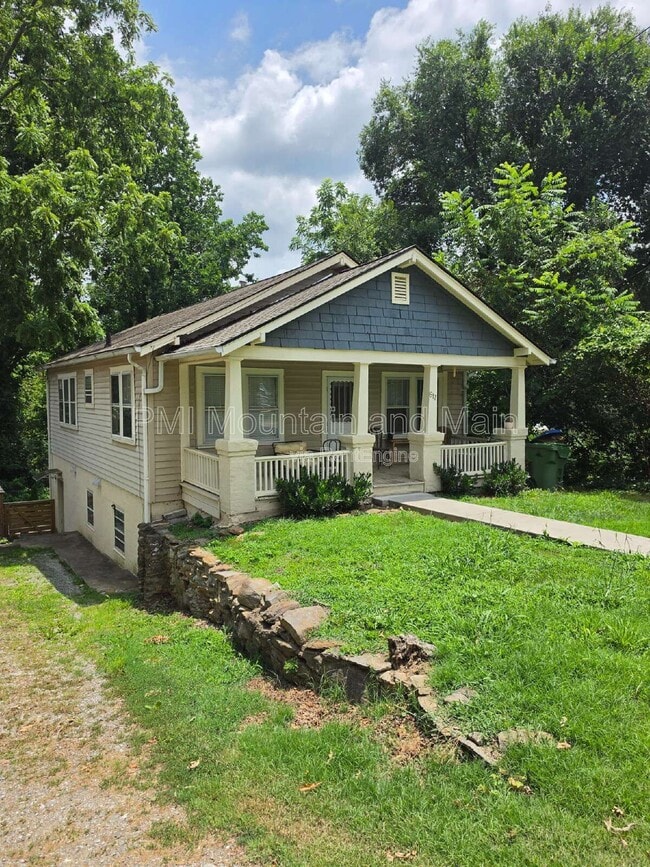 Building Photo - 617 Brookshire St
