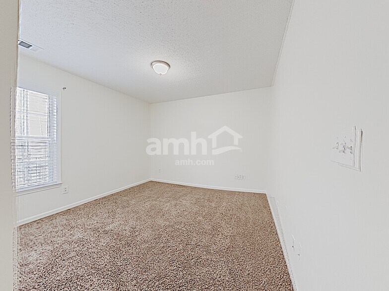 Building Photo - 516 Mullein Trace