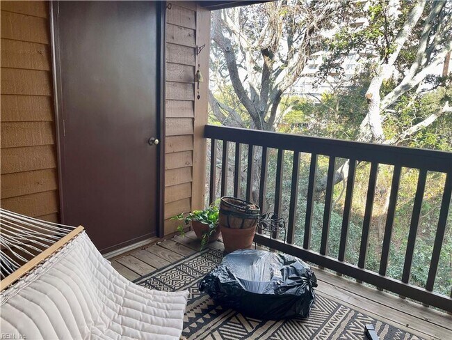 Building Photo - 2 Bedroom Chesapeake Bay Area Condo