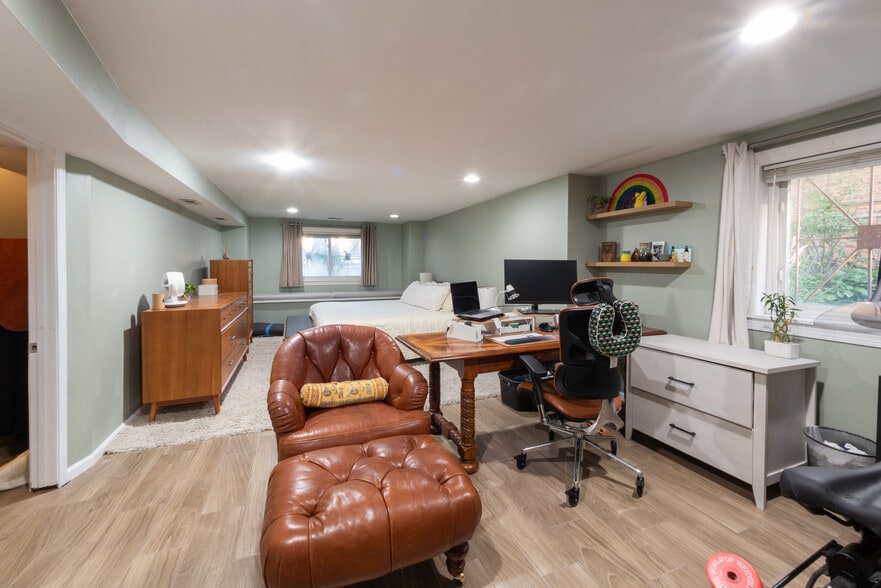 Building Photo - 2844 N Harding Ave