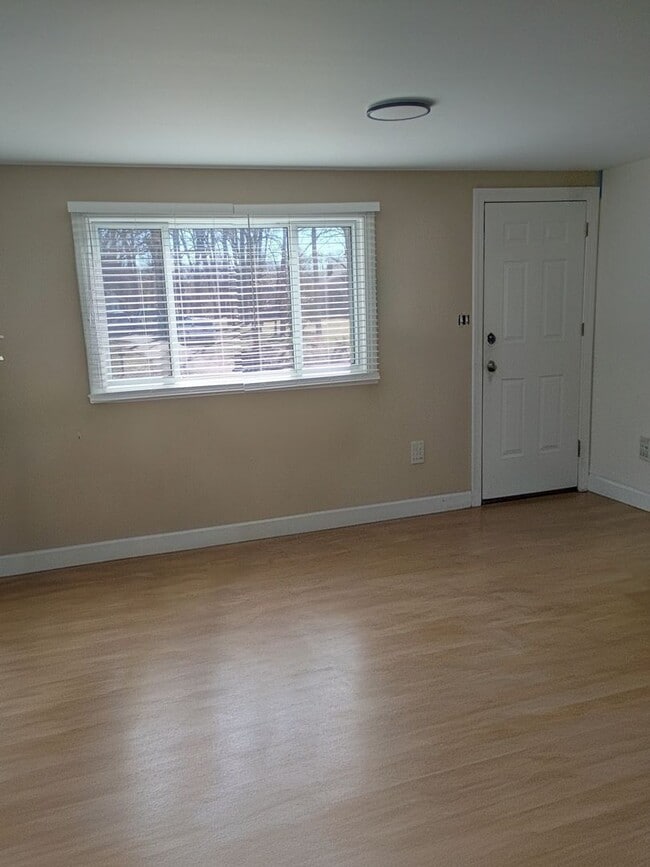 Building Photo - AVAILABLE NOW! Charming 3-Bed Home in Desirable White Lake Community