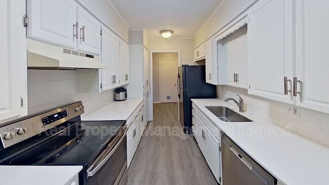 Building Photo - 821 W Woodard St