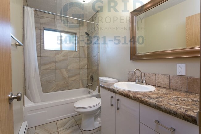 Building Photo - Newly Remodeled 2 Bedroom Apartment in Mt. Tabor!