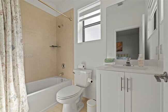 Building Photo - 20655 NE 7th Pl