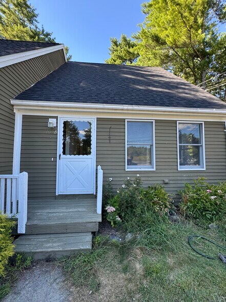Front Entrance - 109B County Rd