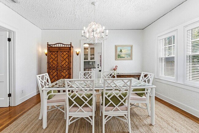 Building Photo - 217 Coconut Ave