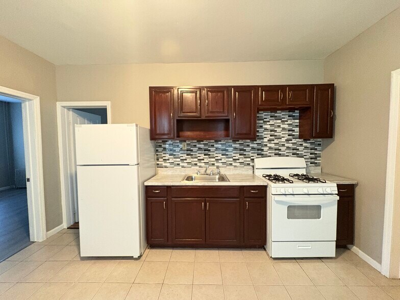 Unit 1B - 41 W 54th St
