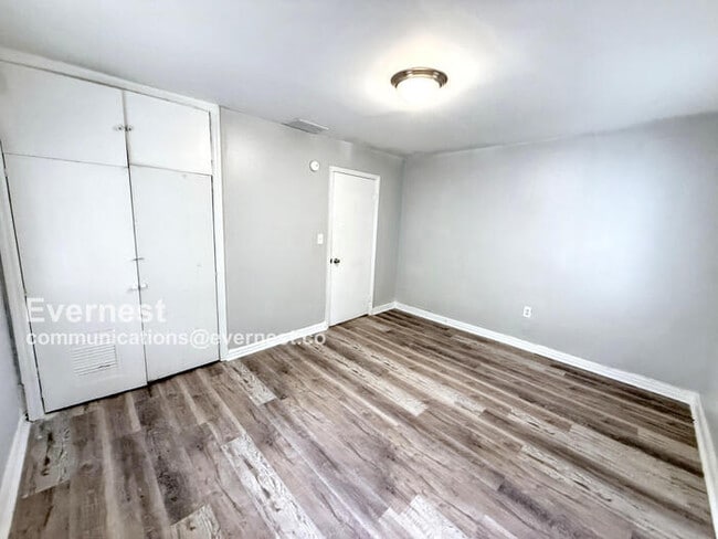 Building Photo - 618 Brunson Ave