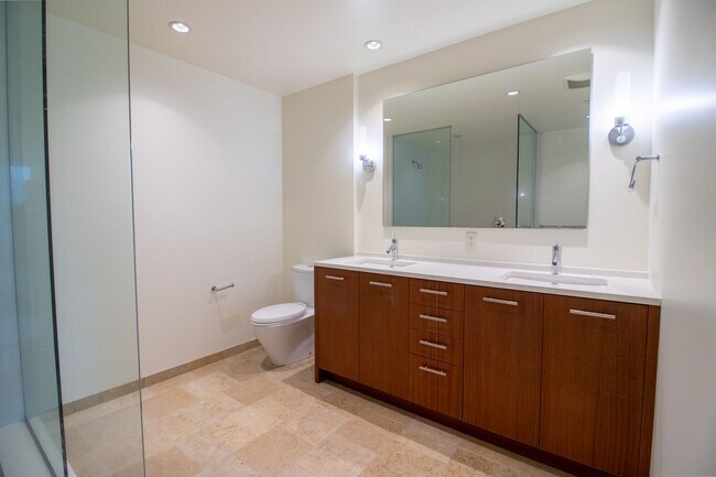 Building Photo - 1bd/1.5ba Bellevue Condo