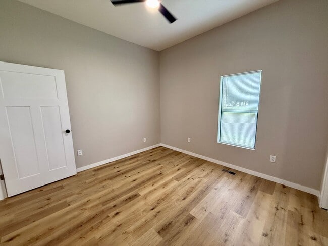 Building Photo - 1025 N 6th St