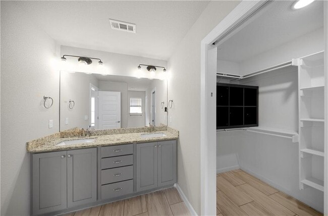Building Photo - 440 Willow Dr