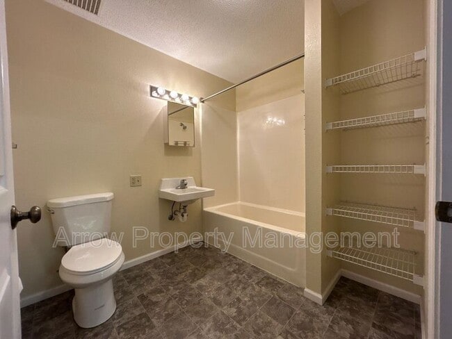 Building Photo - 1015 14th St