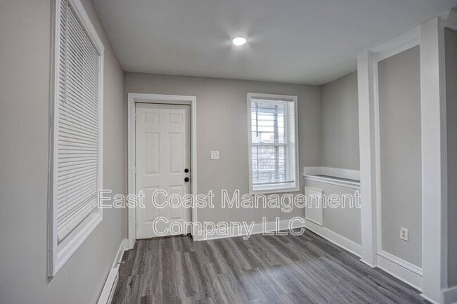 Building Photo - 122 S Carey St