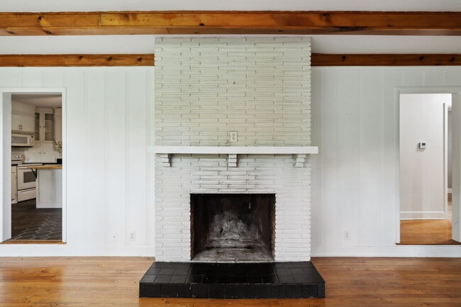 Building Photo - 1155 Ridge Hill Rd