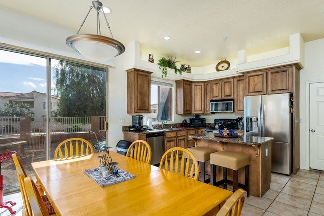 Building Photo - Gated Community 2 Bed/2 Bath Condo Furnished Long term Boat deep garage